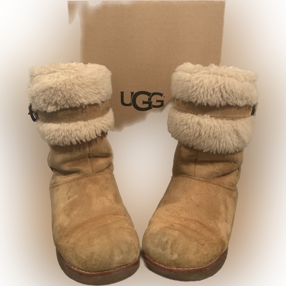 UGG Winter Boots (Size: Big Kids 4) - Picture 8 of 8